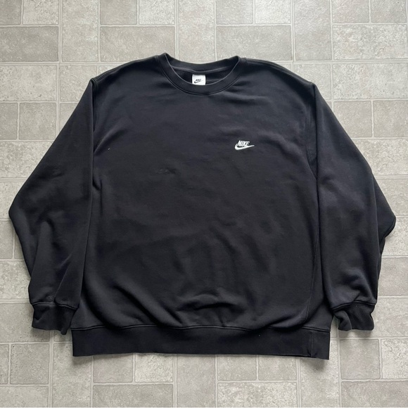Nike Crewneck Sweatshirt Mens Black Embroidered Mini Swoosh - Picture 1 of 9